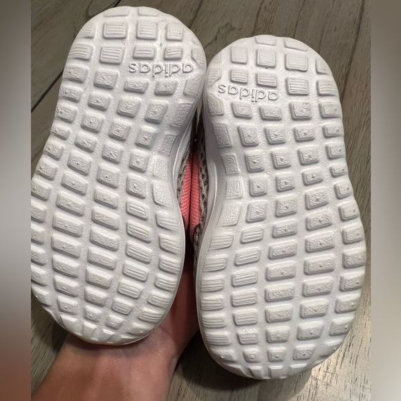 BRAND NEW Adidas shoes Size 4 Baby/Walker - Picture 3 of 4